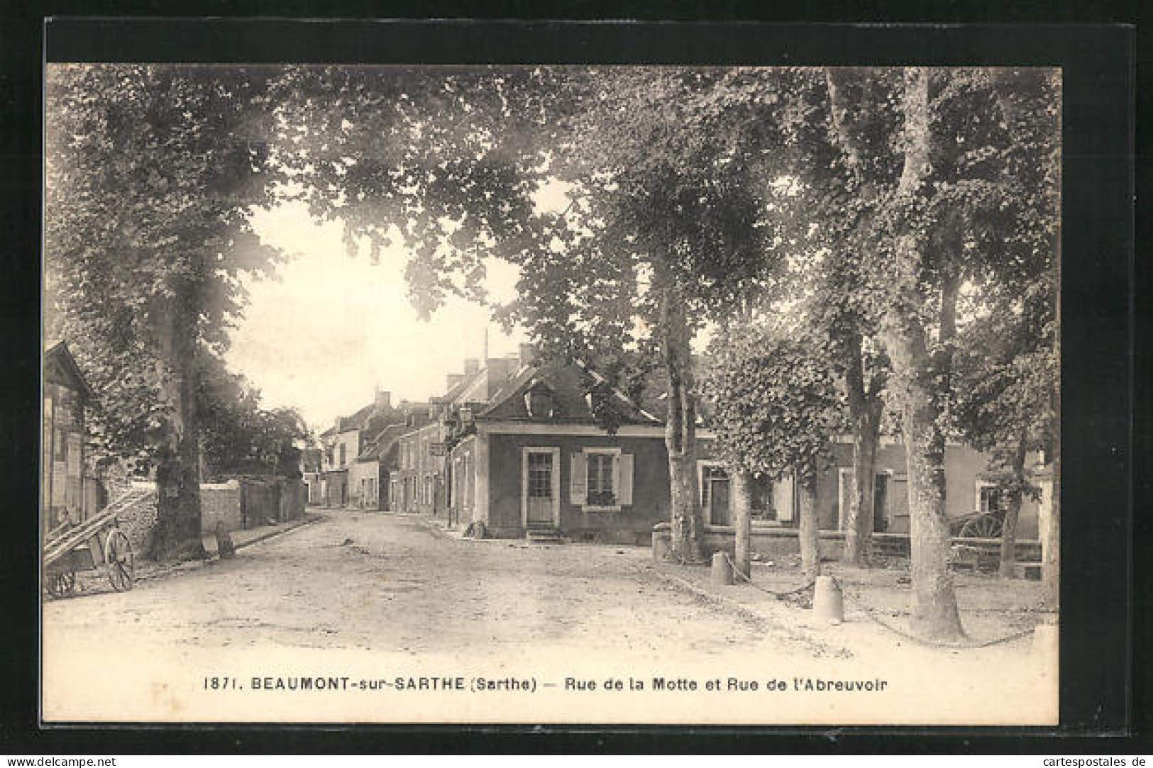 CPA Beaumont-sur-Sarthe, Rue De La Motte Et Rue De L'Abreuvoir  - Beaumont Sur Sarthe