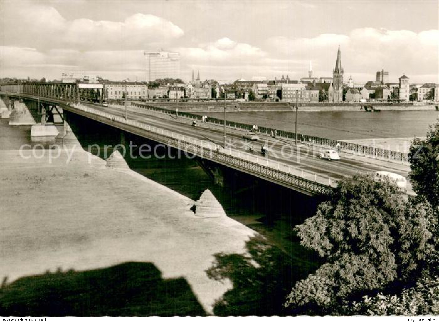 73783467 Duesseldorf Oberkasseler Bruecke Mit Rheinfront Duesseldorf - Düsseldorf