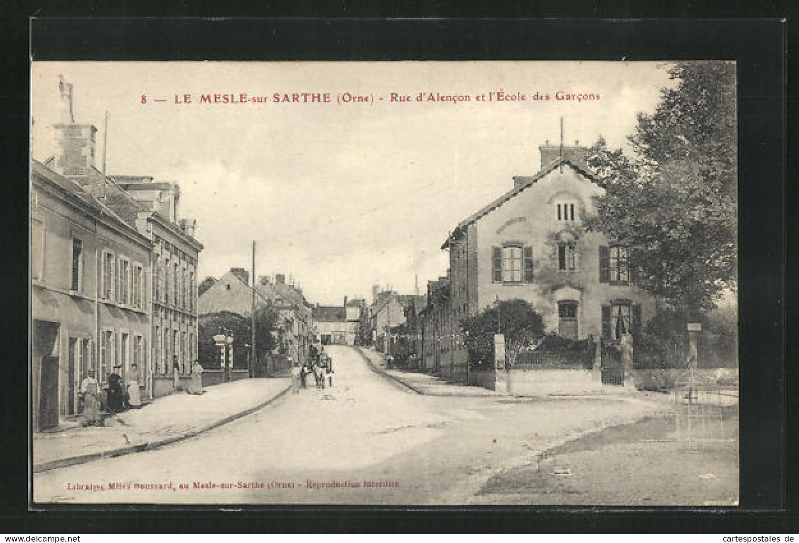CPA Le Mesle-sur-Sarthe, Rue D`Alencon Et L`École Des Garcons  - Alencon