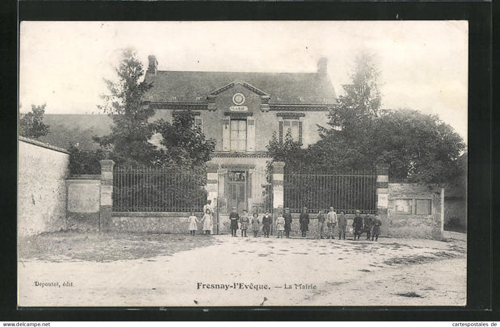 CPA Fresnay-l`Evêque, La Mairie  - Andere & Zonder Classificatie