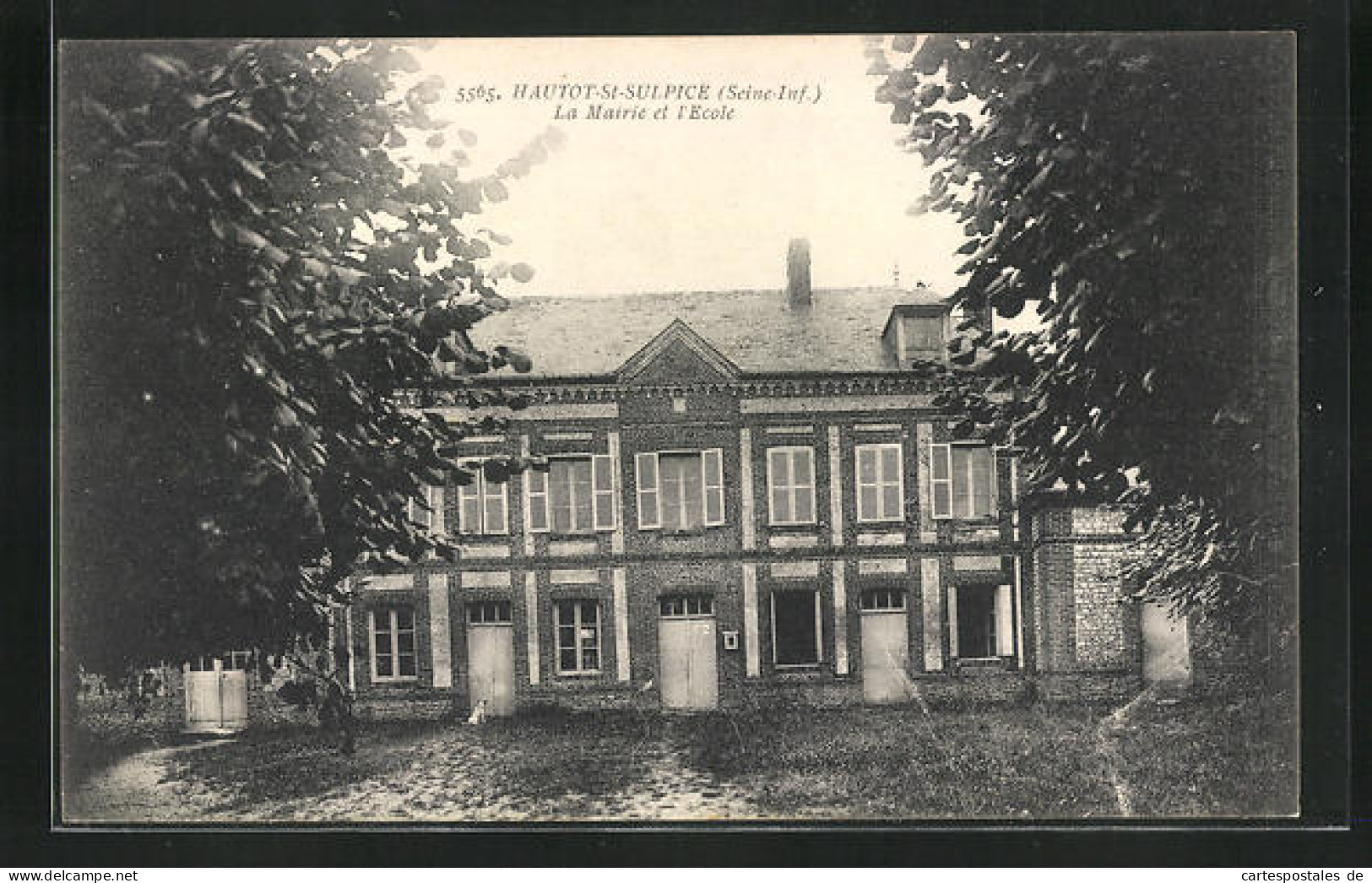 CPA Hautot-Saint-Sulpice, La Mairie Et L'Ecole  - Autres & Non Classés