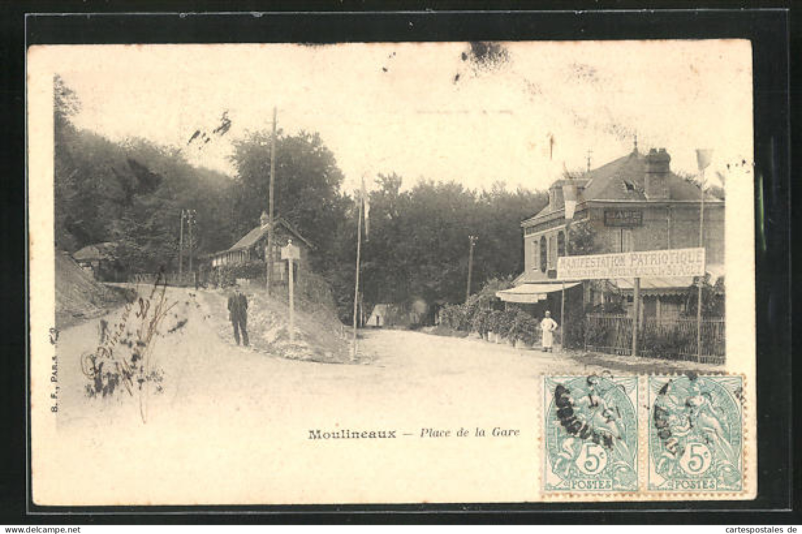 CPA Moulineaux, Place De La Gare  - Autres & Non Classés