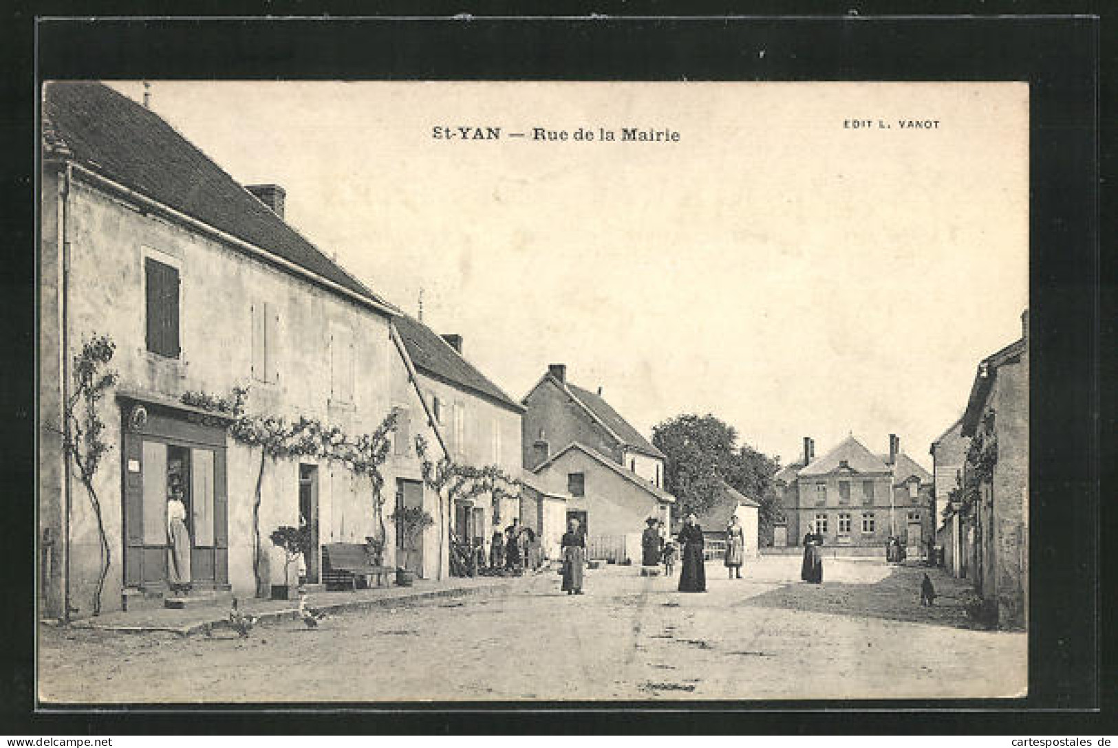 CPA St-Yan, Rue De La Mairie, Vue De La Rue  - Andere & Zonder Classificatie