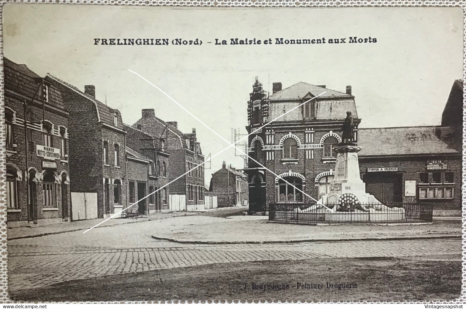 FRELINGHIEN La Mairie Et Le Monument Aux Morts CP édit Bruynooghe - Armentieres