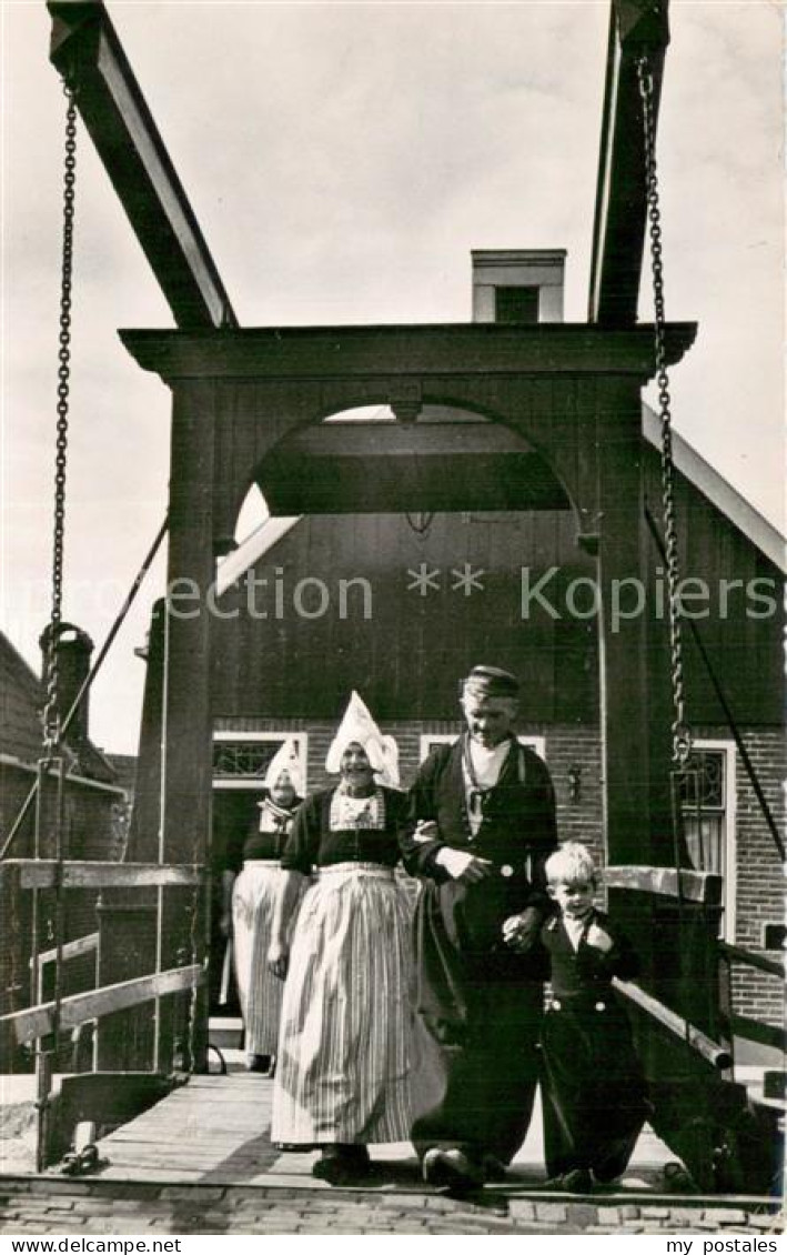 73782152 Volendam Trachten Zugbruecke Volendam - Sonstige & Ohne Zuordnung