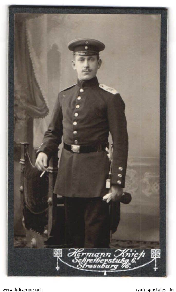 Photo Hermann Kniep, Strassburg I. E., Schreiberstubgasse 6, Soldat Des Inf.Rgt. 14 Avec Bajonett Et Portepee  - Anonieme Personen