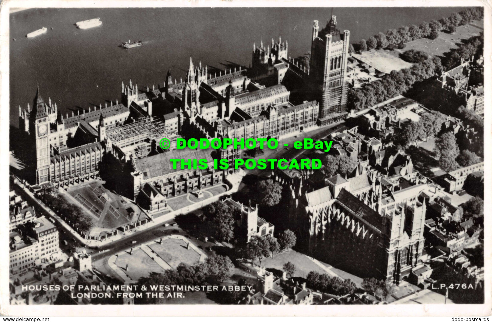 R535312 Houses Of Parliament And Westminster Abbey. London. From The Air. L. P. - Andere & Zonder Classificatie