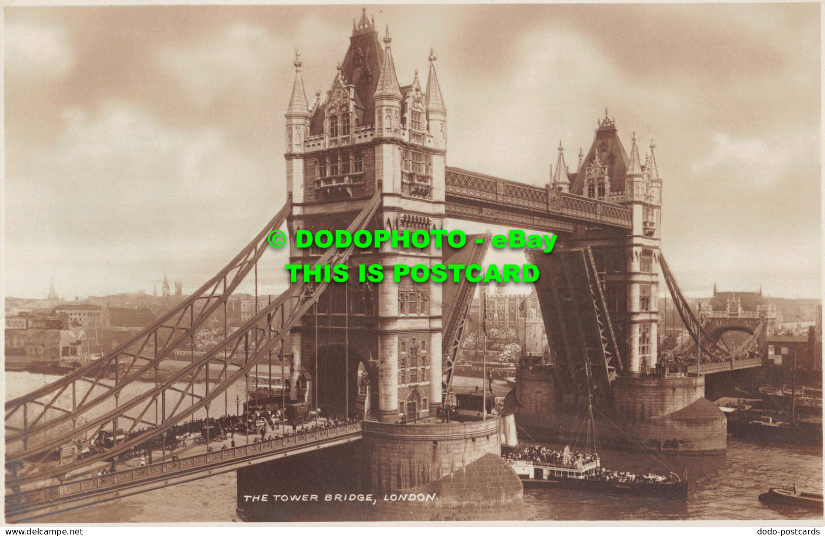 R534977 London. The Tower Bridge. Postcard - Sonstige & Ohne Zuordnung