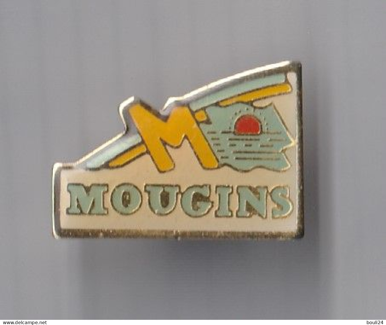 PIN'S THEME VILLE DE MOUGINS EN ALPES MARITIMES - Città