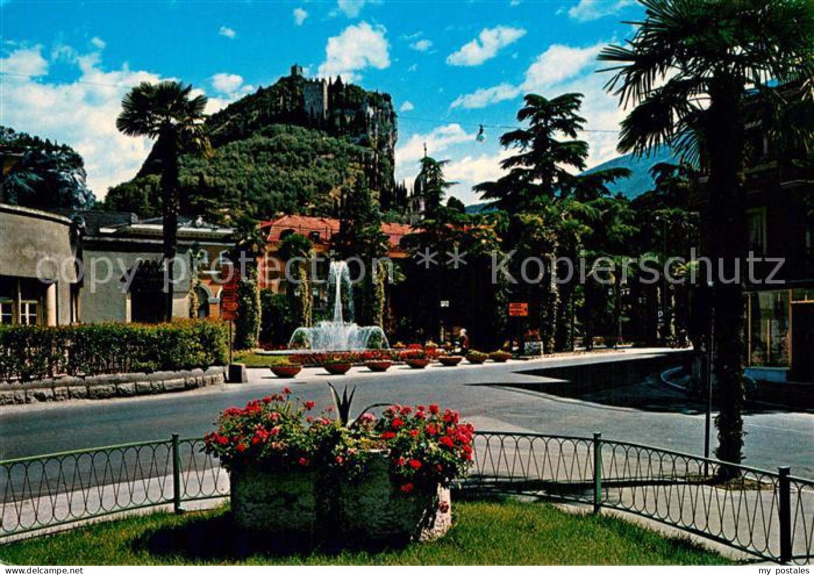 73781234 Arco  Trentino IT La Fontana Con Lo Sfondo Il Castello  - Sonstige & Ohne Zuordnung