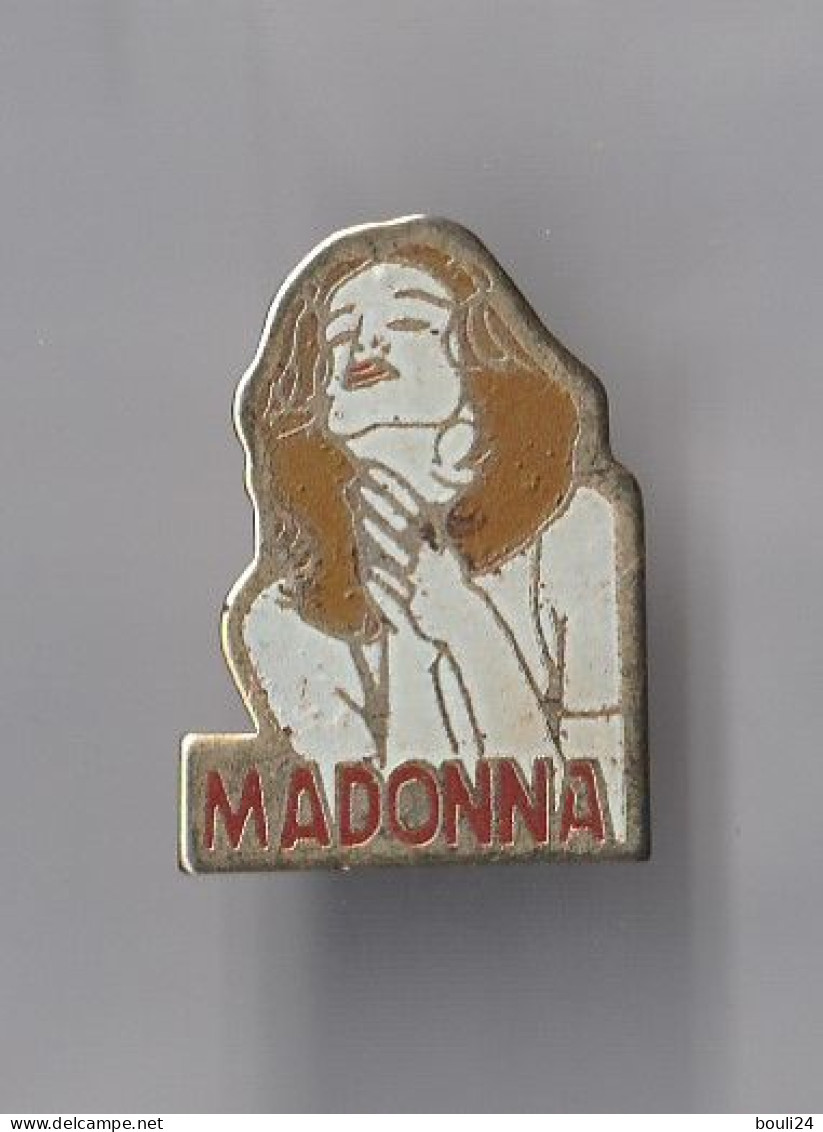 PIN'S THEME PERSONNAGES CELEBRES  MADONNA  CHANTEUSE - Beroemde Personen