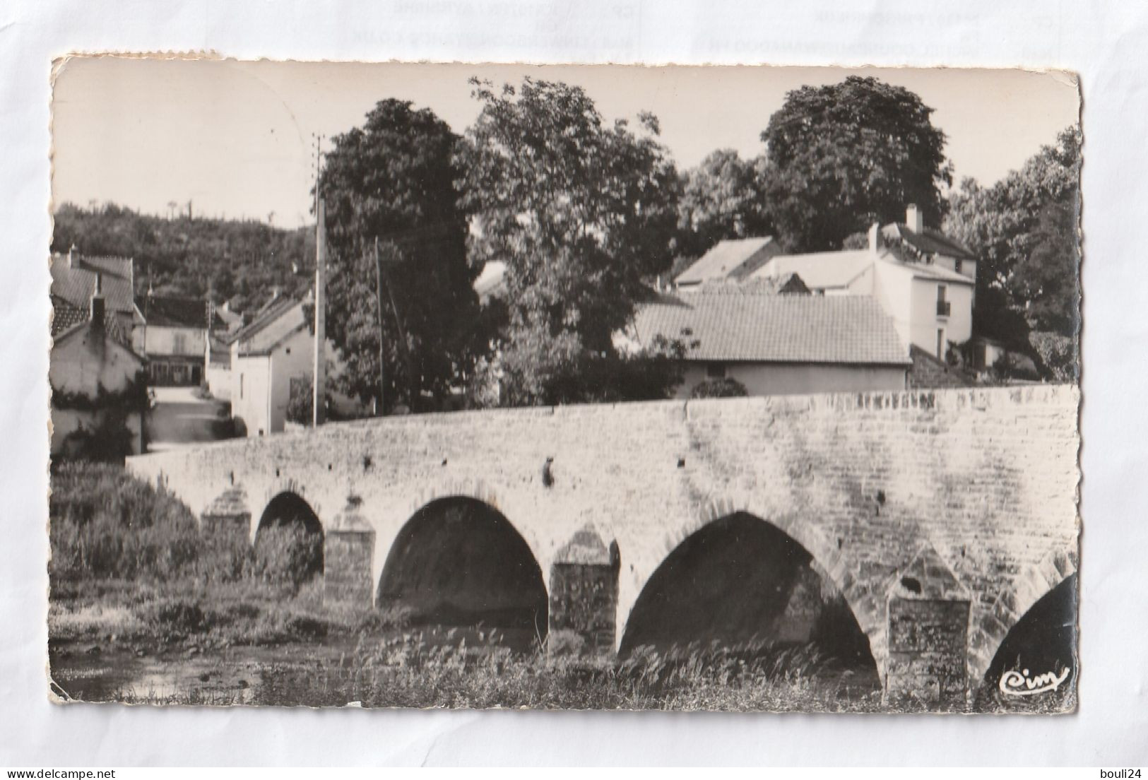 GISSEY SUR OUCHE  EN COTES D'OR  LE PONT DU XII SIECLE CARTE  CIRCULEE - Other & Unclassified