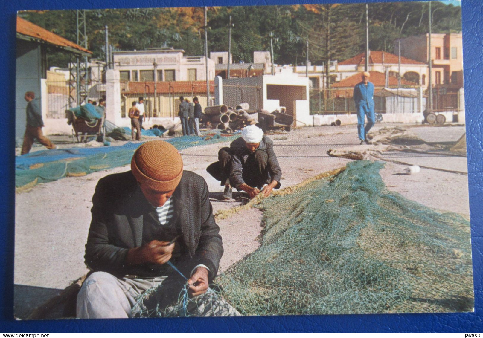 CPM CARTE POSTALE LE RACCOMMODAGE DES FILETS DANS LE PORT DE BENI-SAF    ( MAROC  ) - Pêche