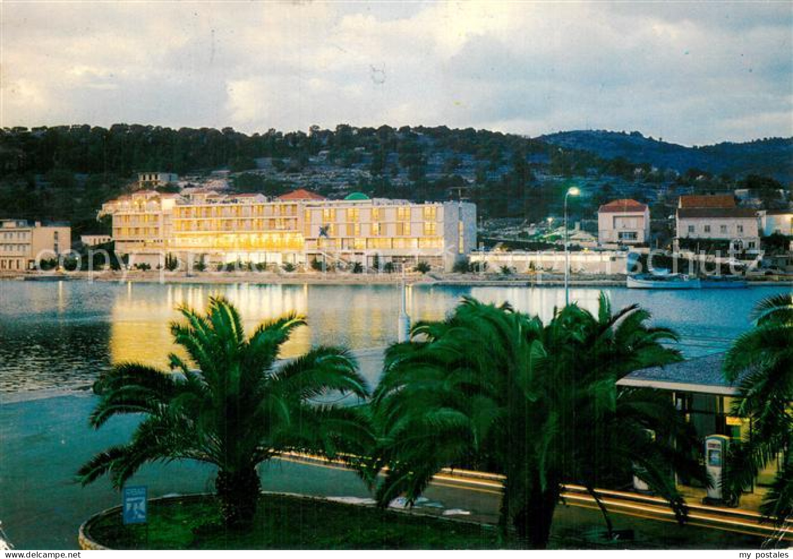73779497 Vela Luka Croatia Hafenort Insel Korcula Palmen Hotel  - Kroatien