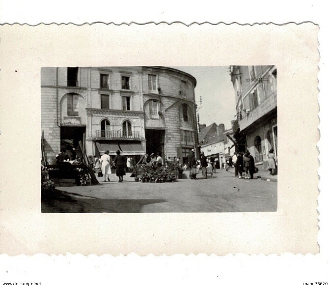 Ref 1 - Photo : Marché Aux Fleurs à Chateau Gontier - France . - Europa