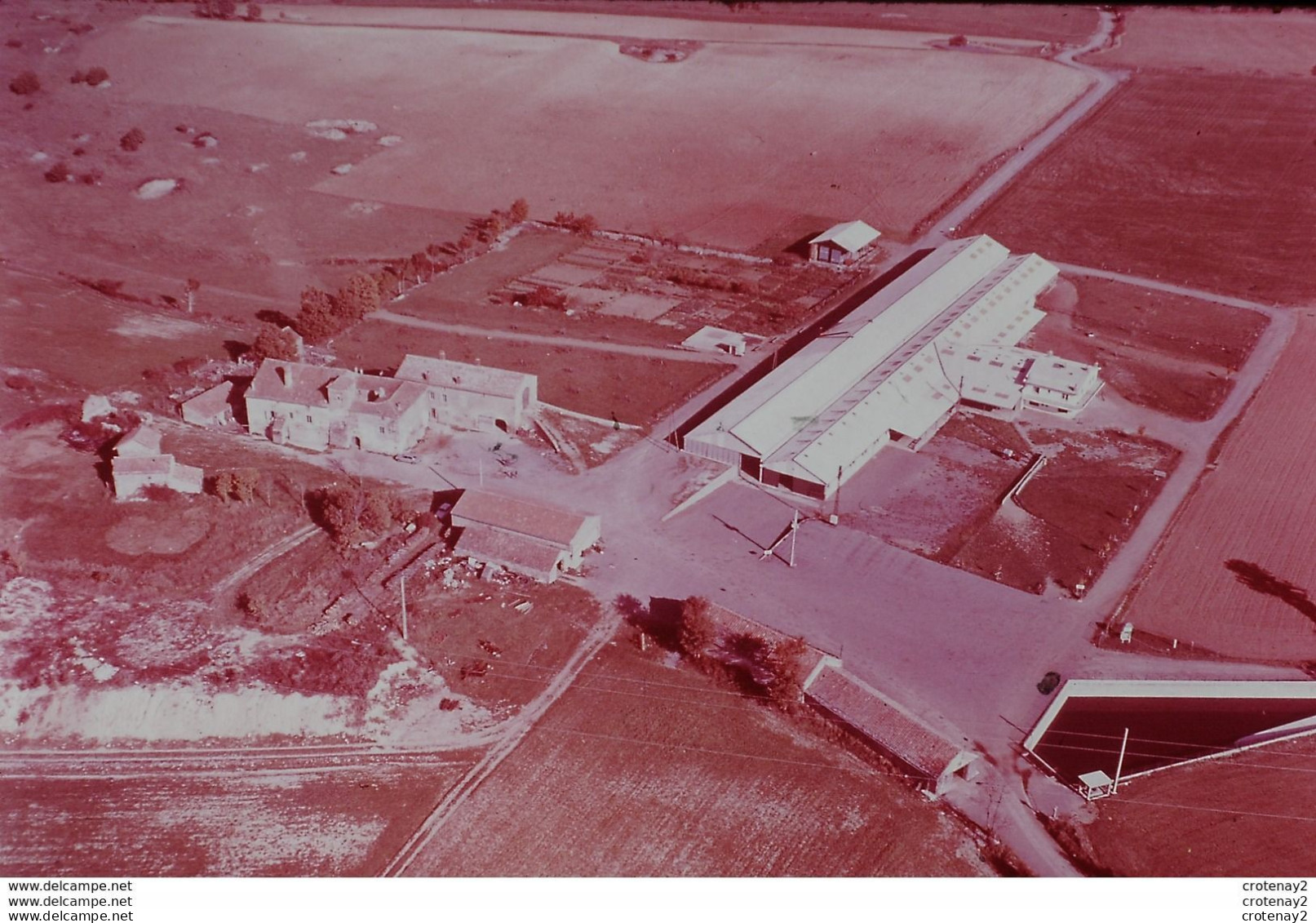 Photo Diapo Diapositive Slide France Aérienne N°58 AGRICULTURE FERME MODELE à Situer Vers ROQUEFORT VOIR ZOOM - Dias