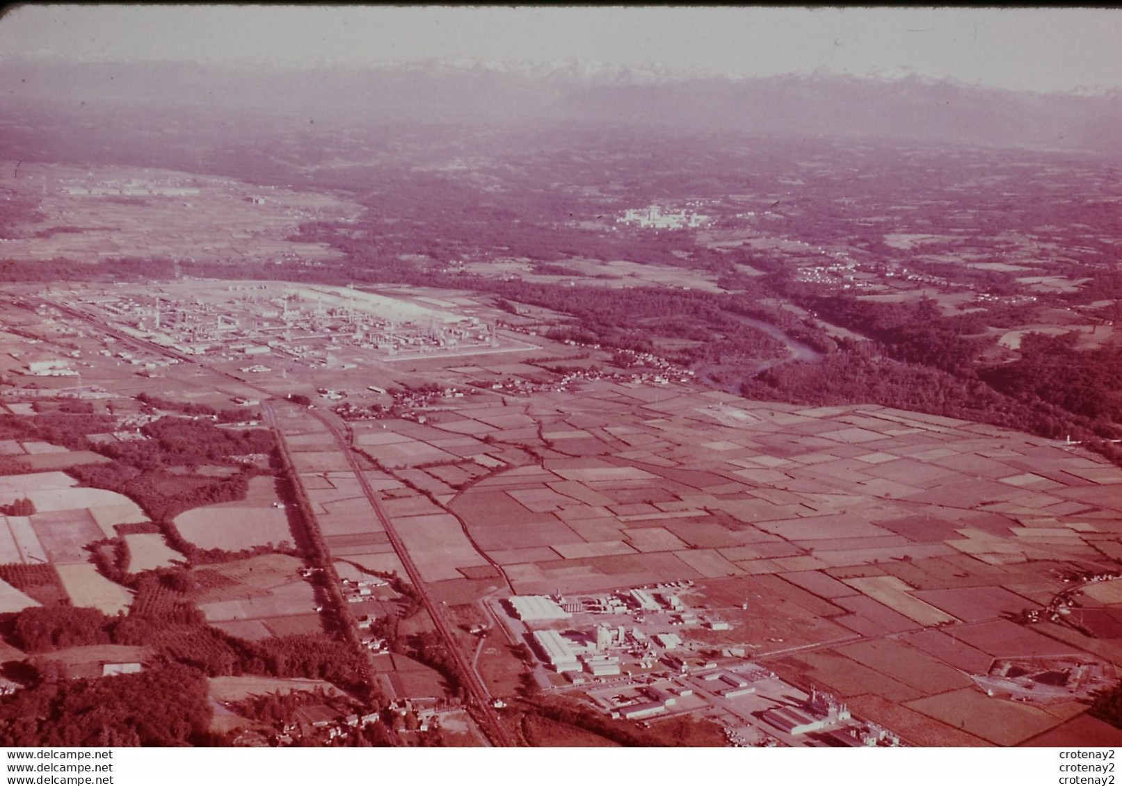 Photo Diapo Diapositive Slide La FRANCE Aérienne N°94 Exploitation De GAZ NATUREL à LACQ Vers PAU VOIR ZOOM - Diapositivas