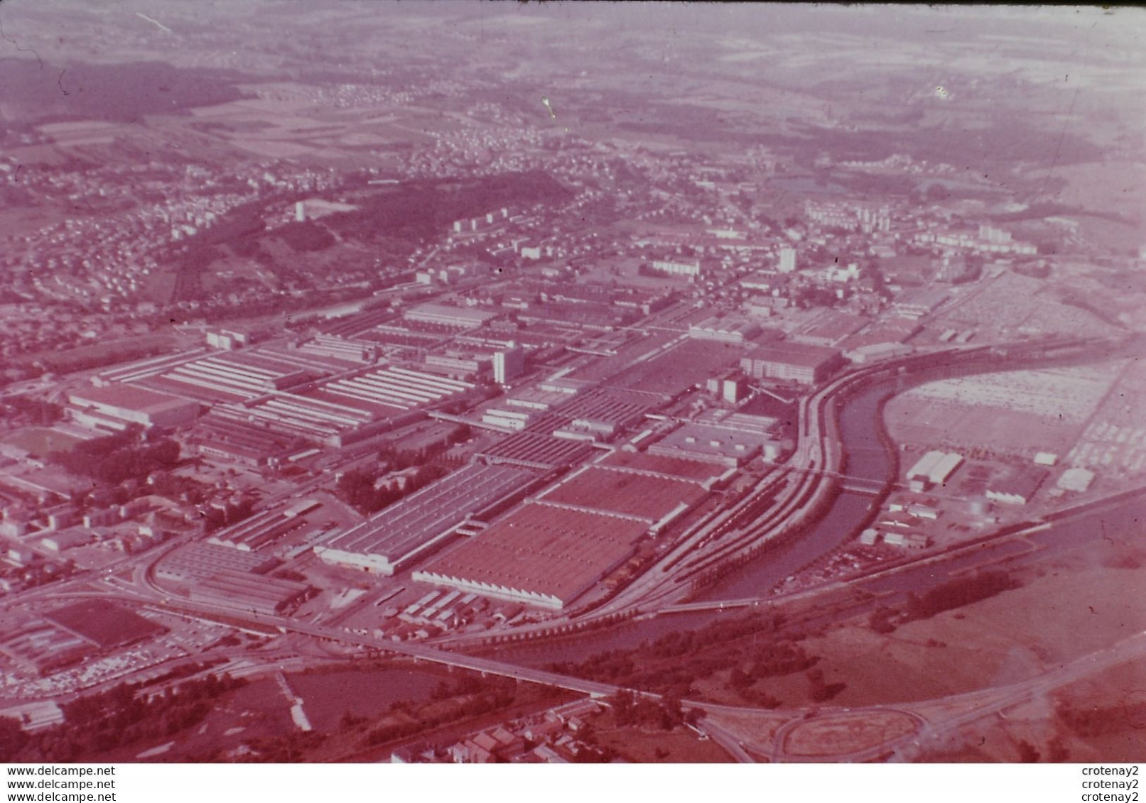 Photo Diapo Diapositive Slide La FRANCE Aérienne N°103 INDUSTRIE AUTOMOBILE PEUGEOT à SOCHAUX VOIR ZOOM - Diapositive