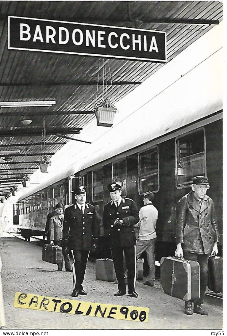 Piemonte Torino Bardonecchia Stazione Ferroviaria Veduta Interno Stazione Binario Treno Carabinieri Animata (v.retro) - Stazioni Con Treni