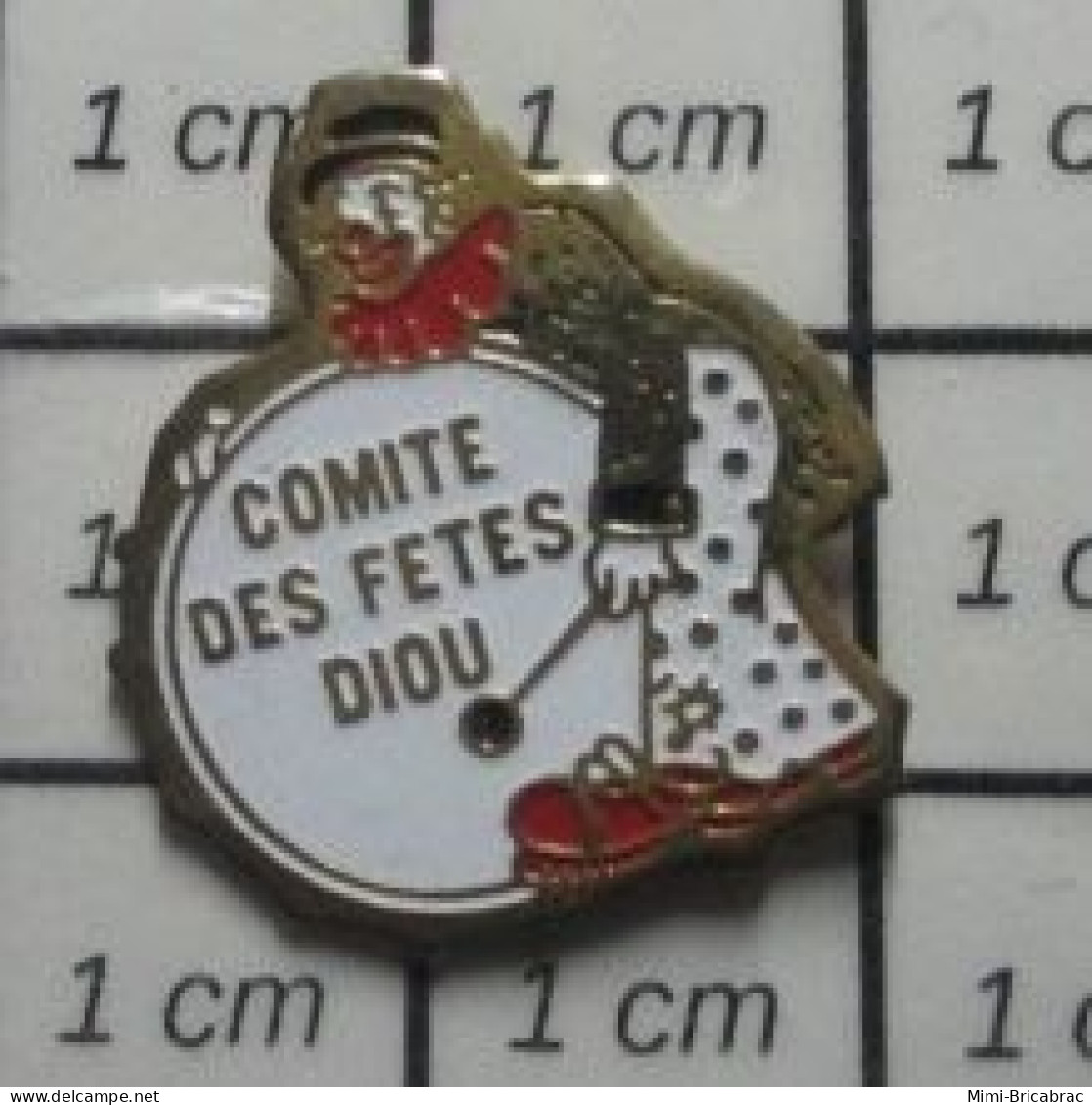 420 Pin's Pins / Beau Et Rare / VILLES / CLOWN GROSSE CAISSE COMITE DES FETES DE DIOU (Rogn'teu) - Cities