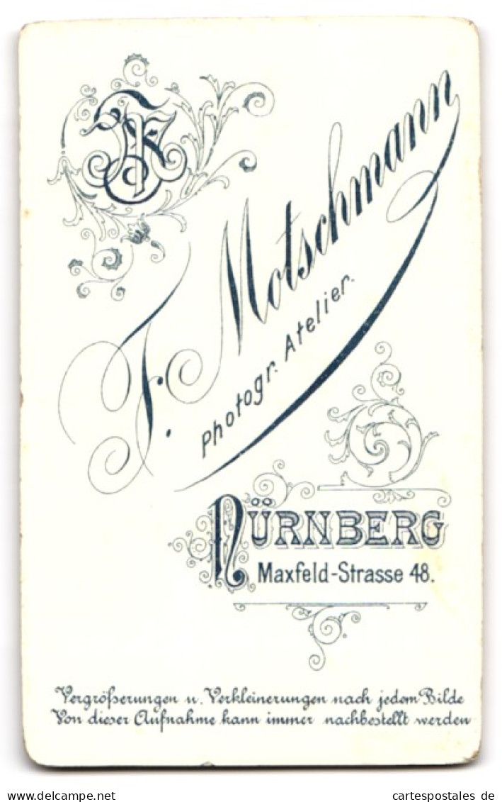 Fotografie F. Motschmann, Nürnberg, Maxfeld-Str. 48, Junge Attraktive Frau Mit Ohrringen Und Energischem Kinn  - Anonieme Personen
