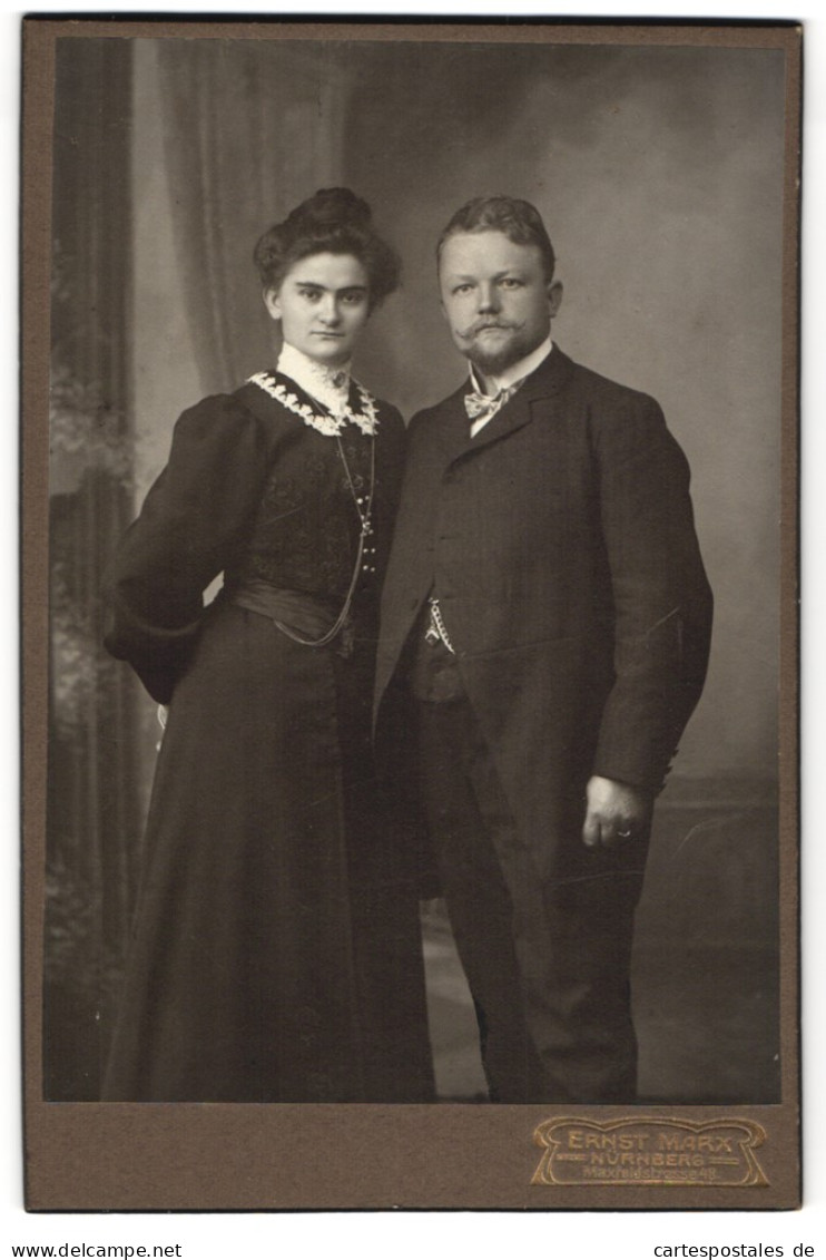 Fotografie Ernst Marx, Nürnberg, Maxfeldstr. 48, Junges Paar In Eleganter Kleidung  - Anonieme Personen