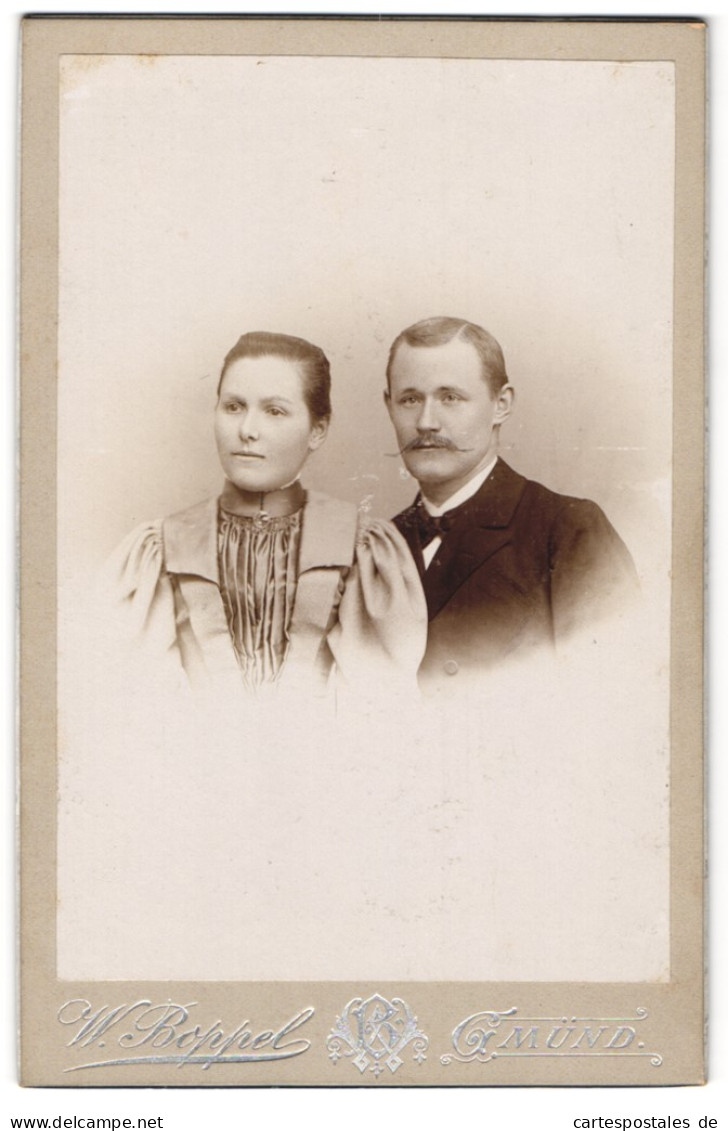 Fotografie W. Boppel, Schwäb. Gmünd, Junges Paar In Eleganter Kleidung  - Anonyme Personen