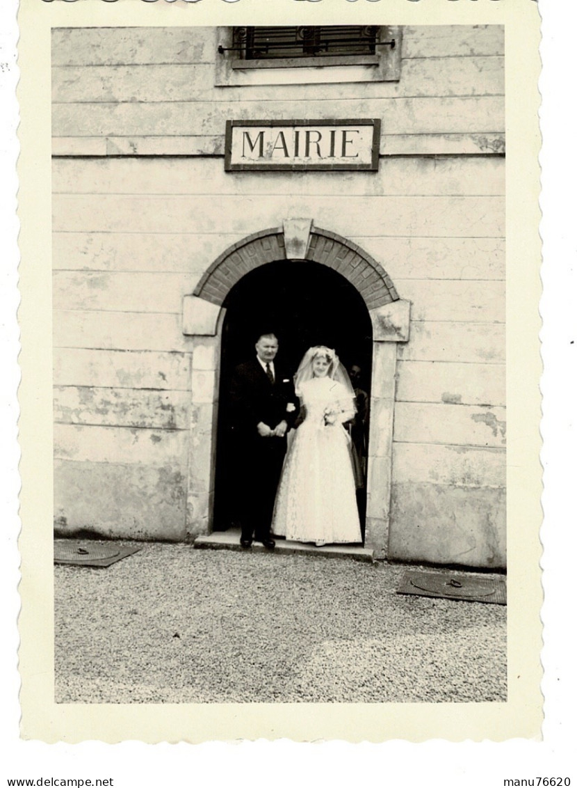 Ref 1 - Photo : Mairie Et Mariage Village De L'Yonne (lieu à Vérifier)  - France . - Europe