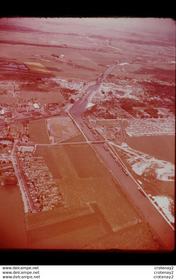 Photo Diapo Diapositive Slide La FRANCE Aérienne N°112 Le CANAL Du NORD Au Sud De DOUAI Péniches VOIR ZOOM - Dias