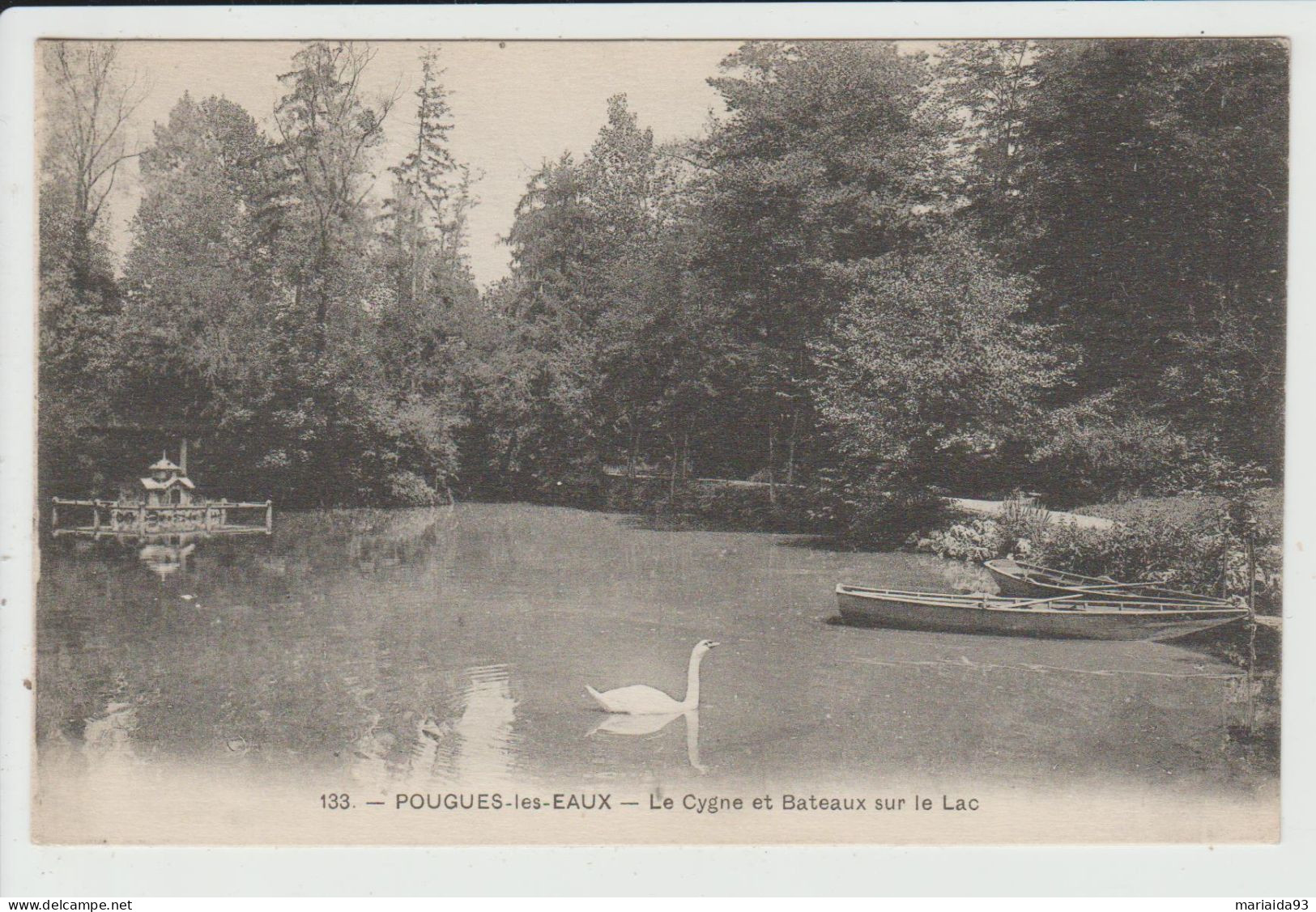 POUGUES LES EAUX - NIEVRE - LE CYGNE ET BATEAUX SUR LE LAC - Pougues Les Eaux