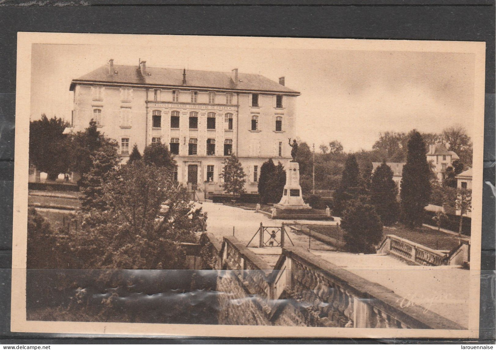 23 - LA SOUTERRAINE - Ecole Supérieure Des Filles - Passerelle - La Souterraine