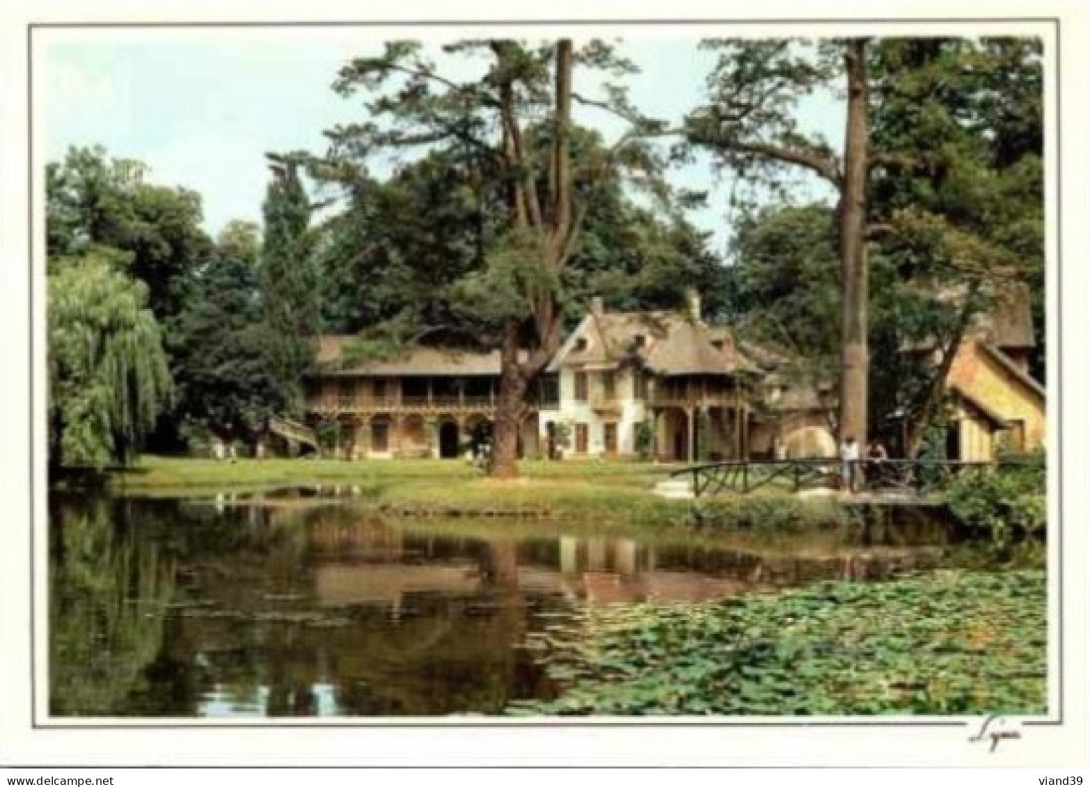 VERSAILLES. -  Maison De La Reine  Petit Trianon Et Le Lac.      Non Circulée - Versailles (Kasteel)