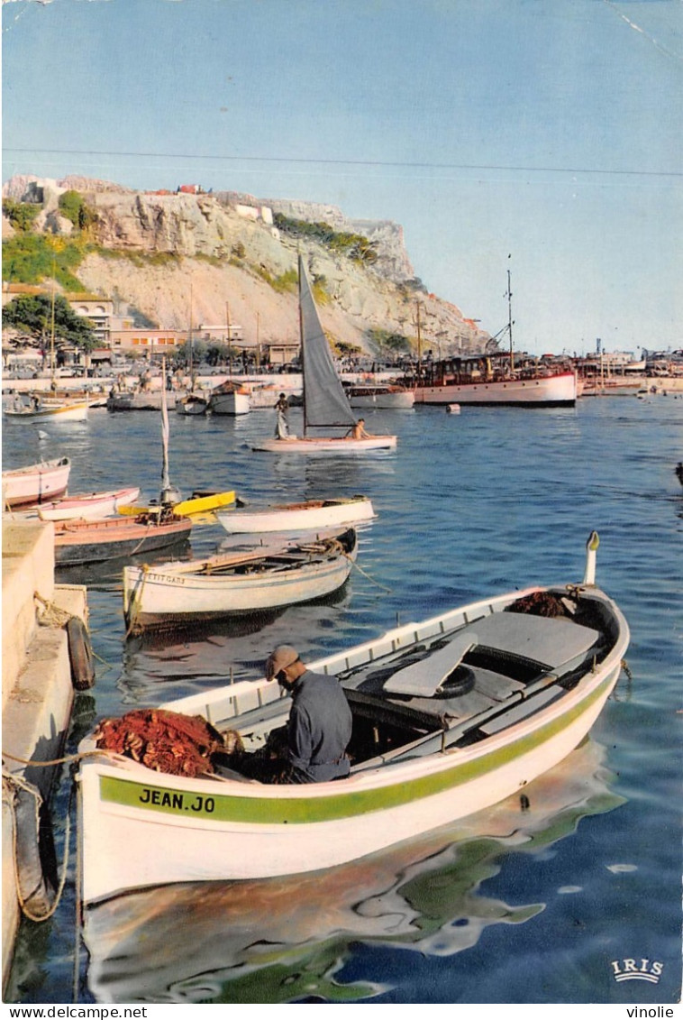 MO-24-429 : CASSIS. LE PORT. BARQUE DE PECHEUR - Cassis