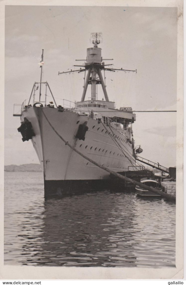 PHOTO PRESSE RETOUR DU CROISEUR DUGUAY TROUIN A TOULON  FORMAT 18 X 13 CMS - Barcos