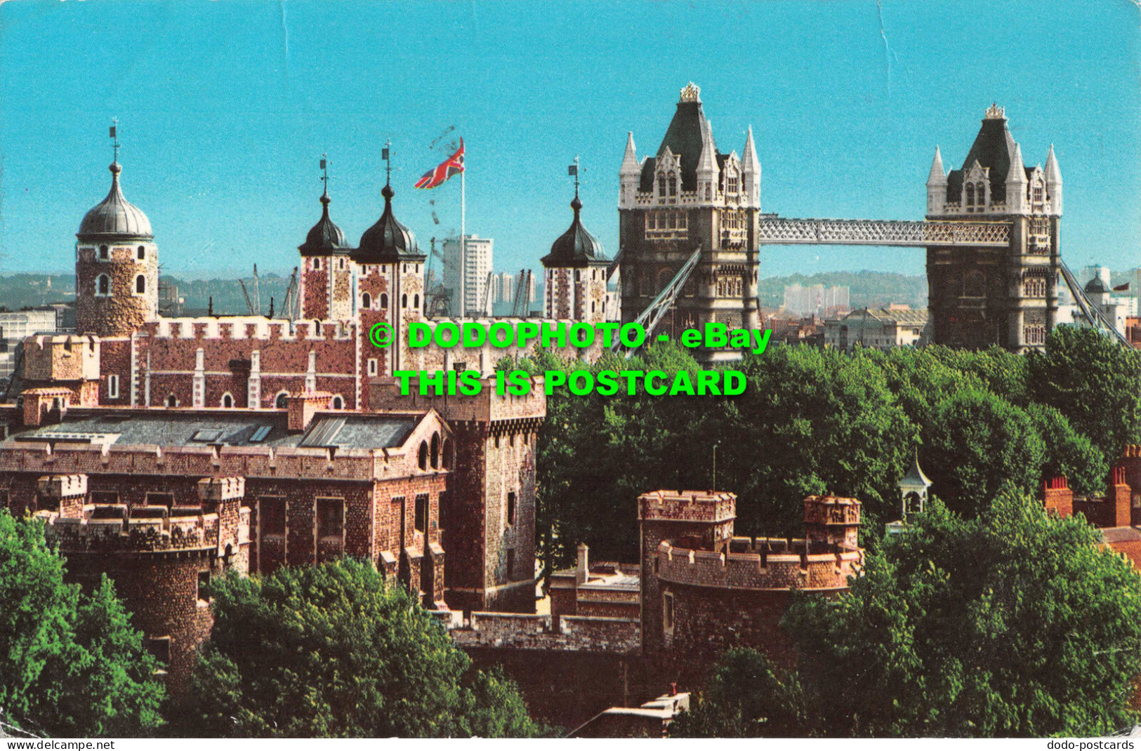 R536581 London. The Tower And Tower Bridge. Photo Precision - Other & Unclassified