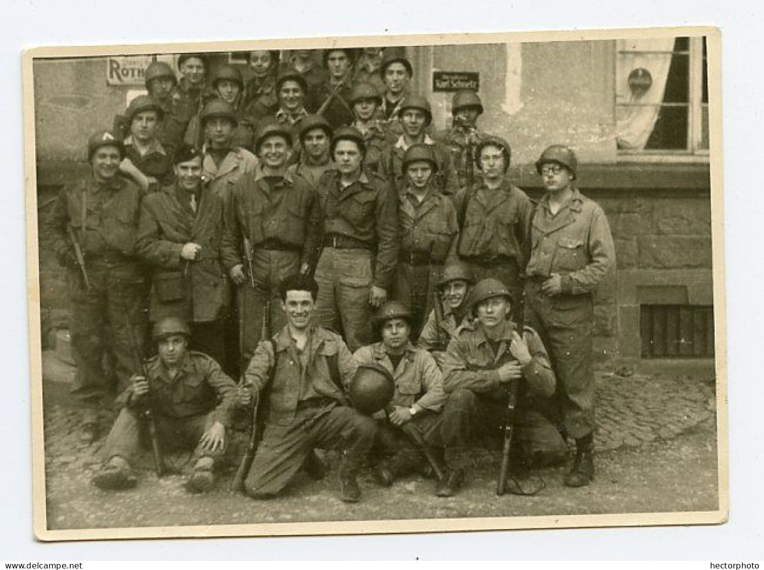 Snapshot Groupe Militaire à Situer Identifier 40s WW2 Arme Fusil - Krieg, Militär