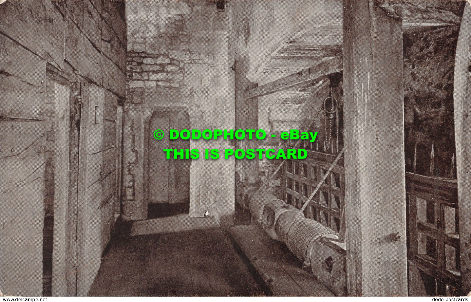 R536328 Tower Of London. Bloody Tower. Interior. Showing The Ancient Portcullis - Other & Unclassified