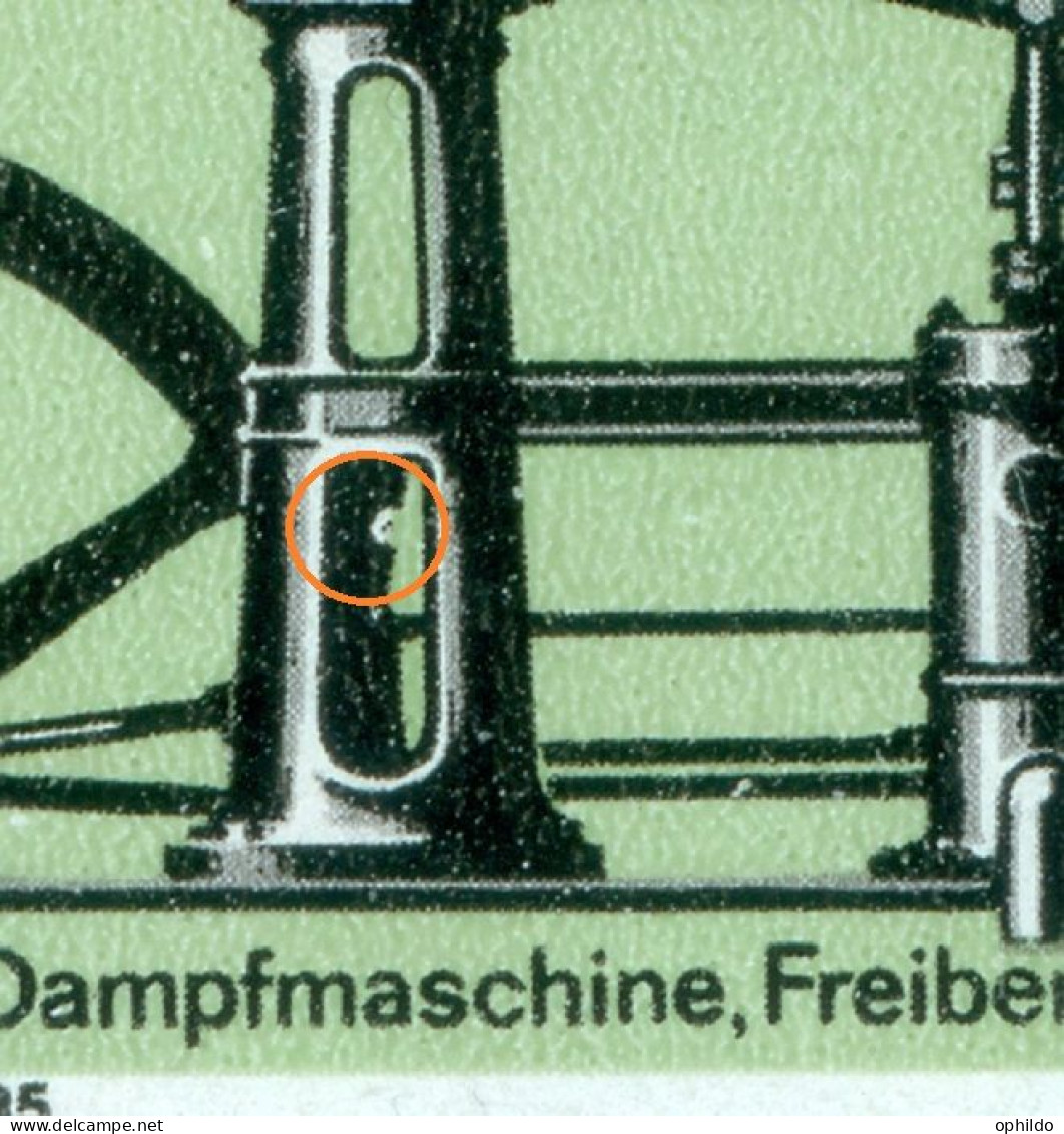 DDR  Michel  2958 F14  * * TB  Entaille Dans Le Socle   Exemp 2 - Varietà E Curiosità