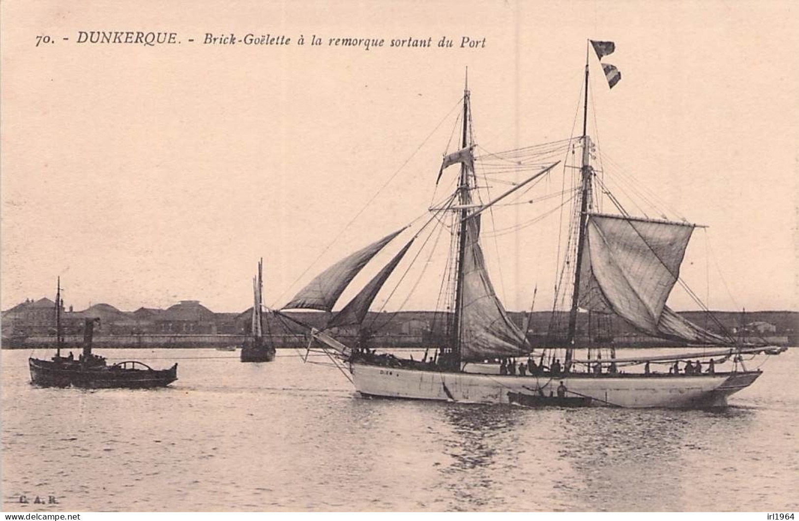 DUNKERQUE BRICK GOELETTE A LA REMORQUE SORTANT DU PORT - Dunkerque