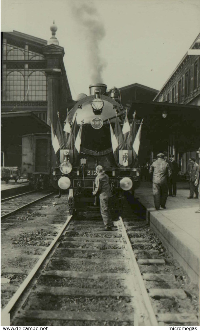 Reproduction - Inauguration Du Paris-Liège-Guillemins "Valeureux Liégeois" - 85-8052, Paris-Nord - Eisenbahnen