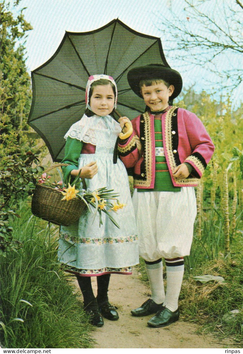 Enfant Fille Fillette Kinder Garcon Parapluie Ombrello Regenschirm Chapeau Robe Folklore Breton N°226 - Autres & Non Classés