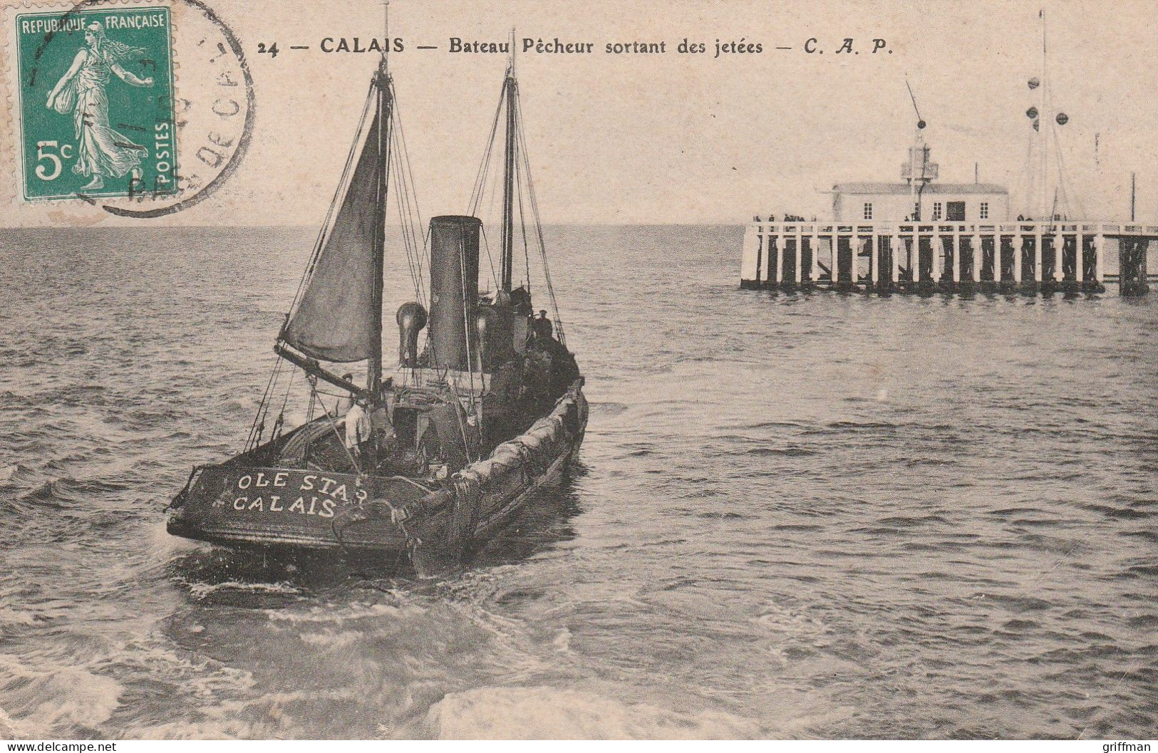 CALAIS BATEAU PECHEUR SORTANT DES JETEES TBE - Calais