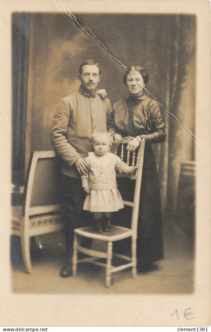 Militaria Carte Photo Soldat Militaire Portrait De Famille - Characters