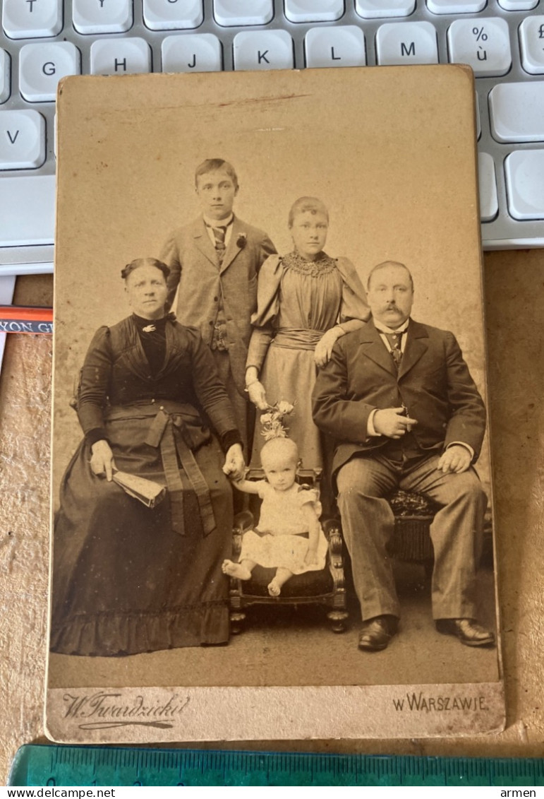 Réal Photo Vers 1880 Russie Russia Pologne.  Portrait De Famille  Warszawie  Warszawa - Ancianas (antes De 1900)