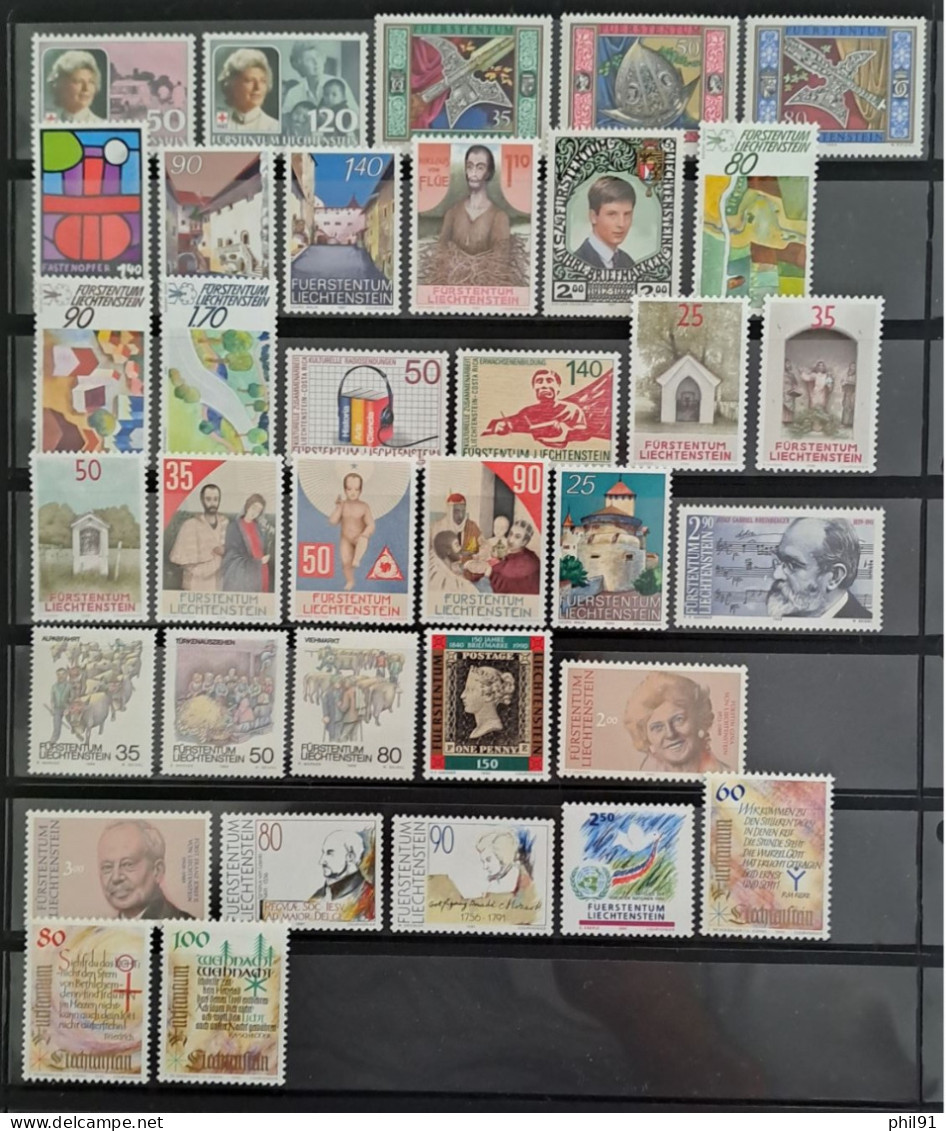 LIECHTENSTEIN    Petite Collection De Timbres Ehre Les Années 1941 Et 1993 - Verzamelingen