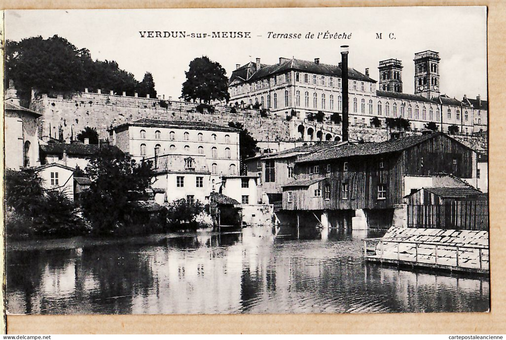 30006 / VERDUN Sur Meuse Terrasse De L'EVECHE Cheminée Usine Maison Bois Bords De La MEUSE 1910s M.C - Verdun