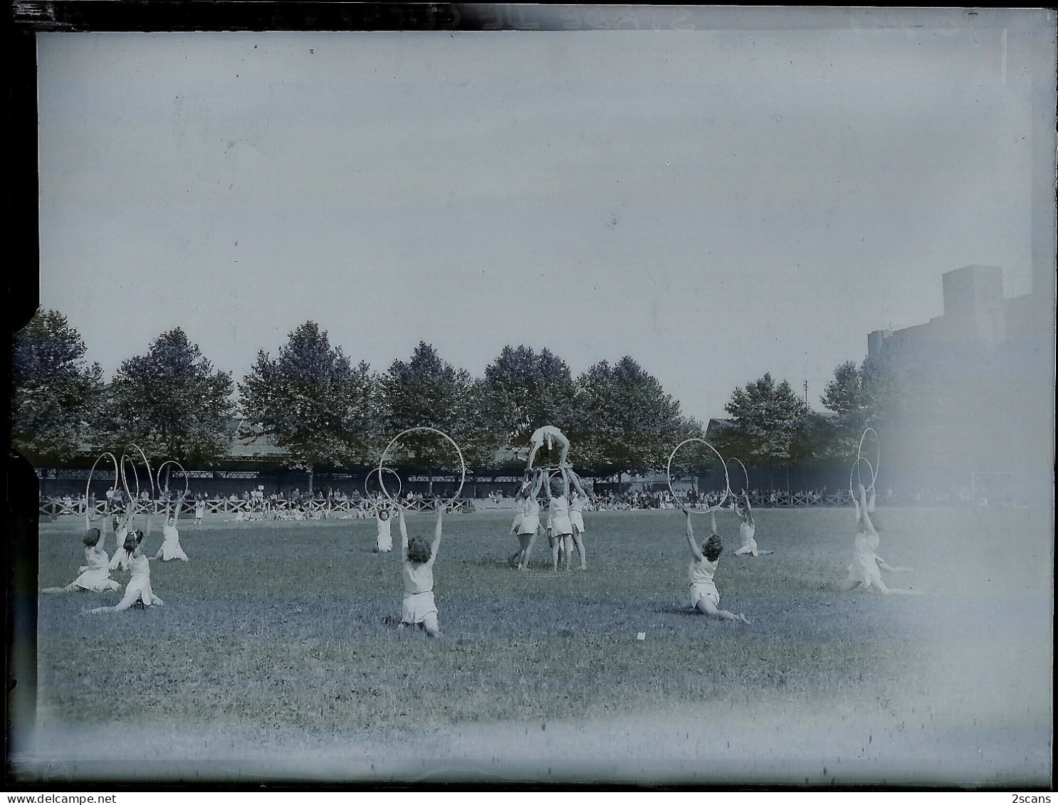 92 CLICHY - Ensemble de 12 PLAQUES DE VERRE anciennes (1943) - STADE DE CLICHY, gymnastique, sport - Issy-les-Moulineaux