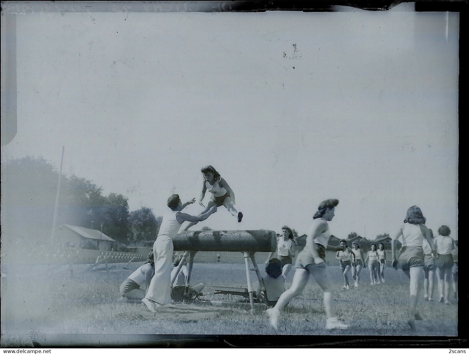 92 CLICHY - Ensemble de 12 PLAQUES DE VERRE anciennes (1943) - STADE DE CLICHY, gymnastique, sport - Issy-les-Moulineaux