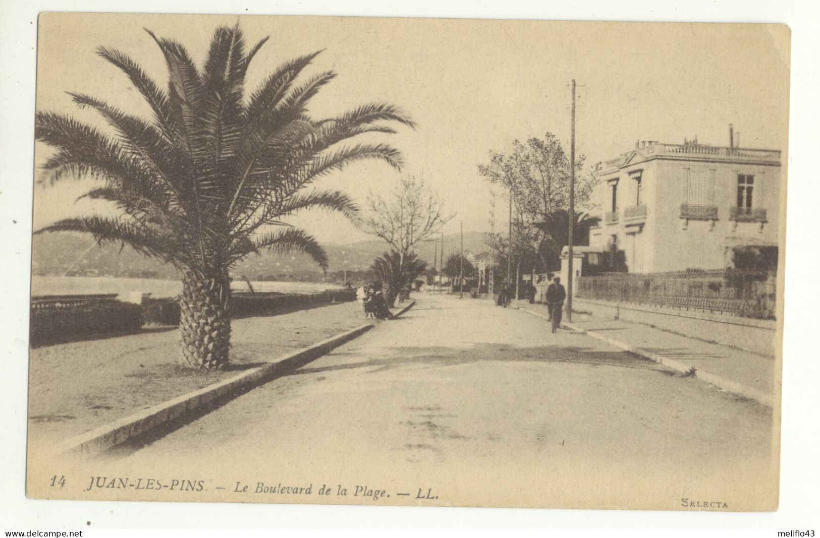 06/ CPA A - Juan Les Pins - Le Boulevard De La Plage - Juan-les-Pins