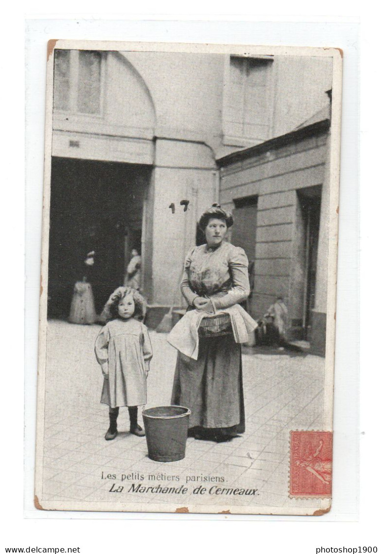 CPA   Vieux Métier .Marchande De Cerneaux - Street Merchants